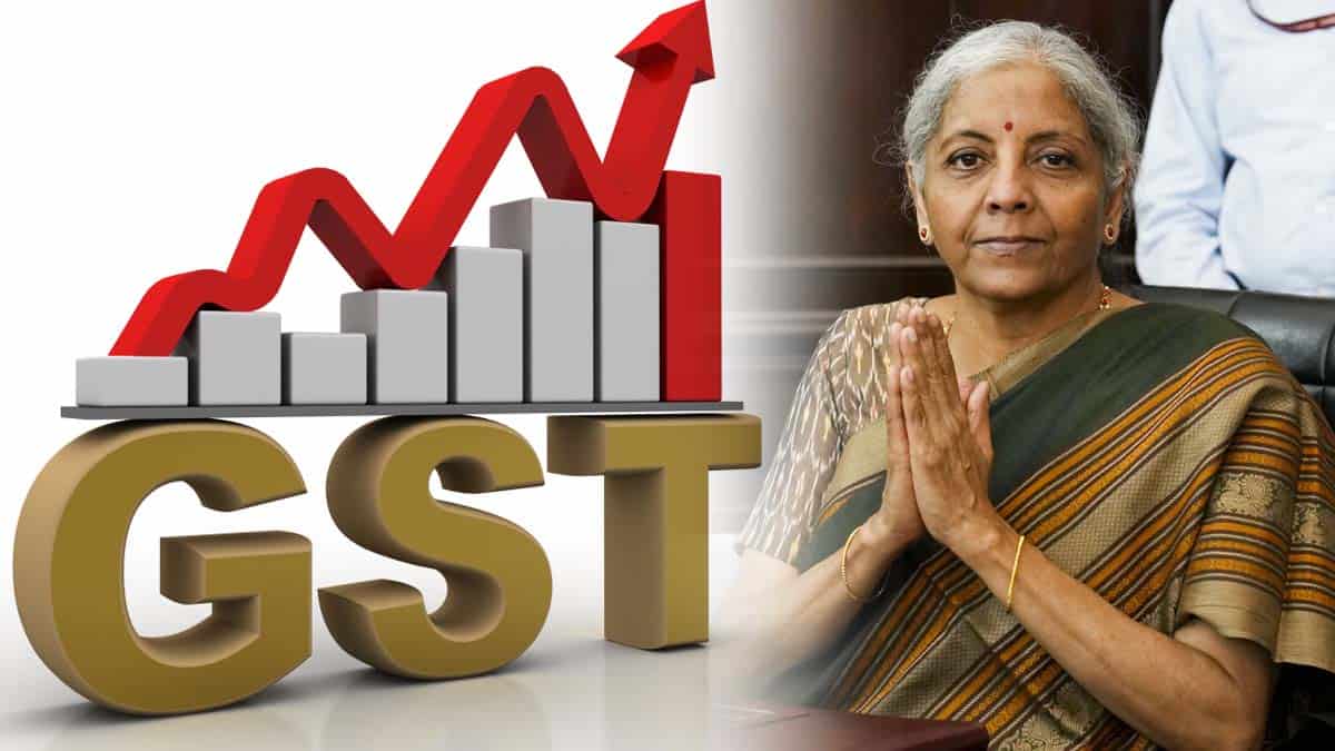 அதிரடியாக குறைந்த ஜிஎஸ்டி வரி.. மத்திய அரசின் தீபாவளி பரிசு.. பொருட்கள் விலை சரிவு!